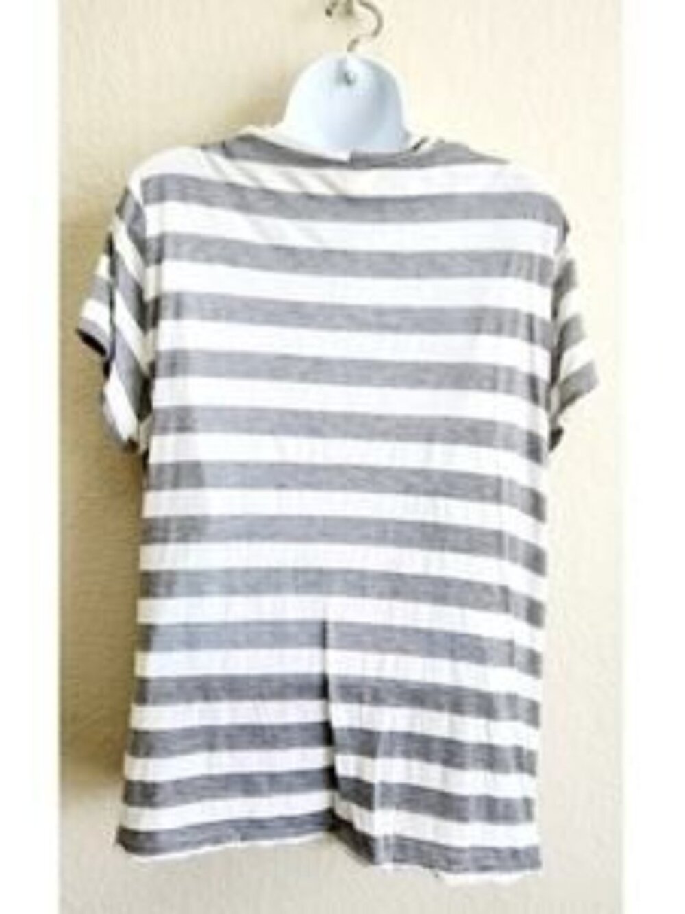 Lavish Plus Gray White Striped Top M Plus Lightweight Soft Flowy Stretch